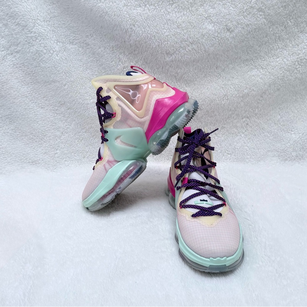 Nike LeBron 19 “Valentine’s Day Love Letter” Basketball High Top Men’s 8‎